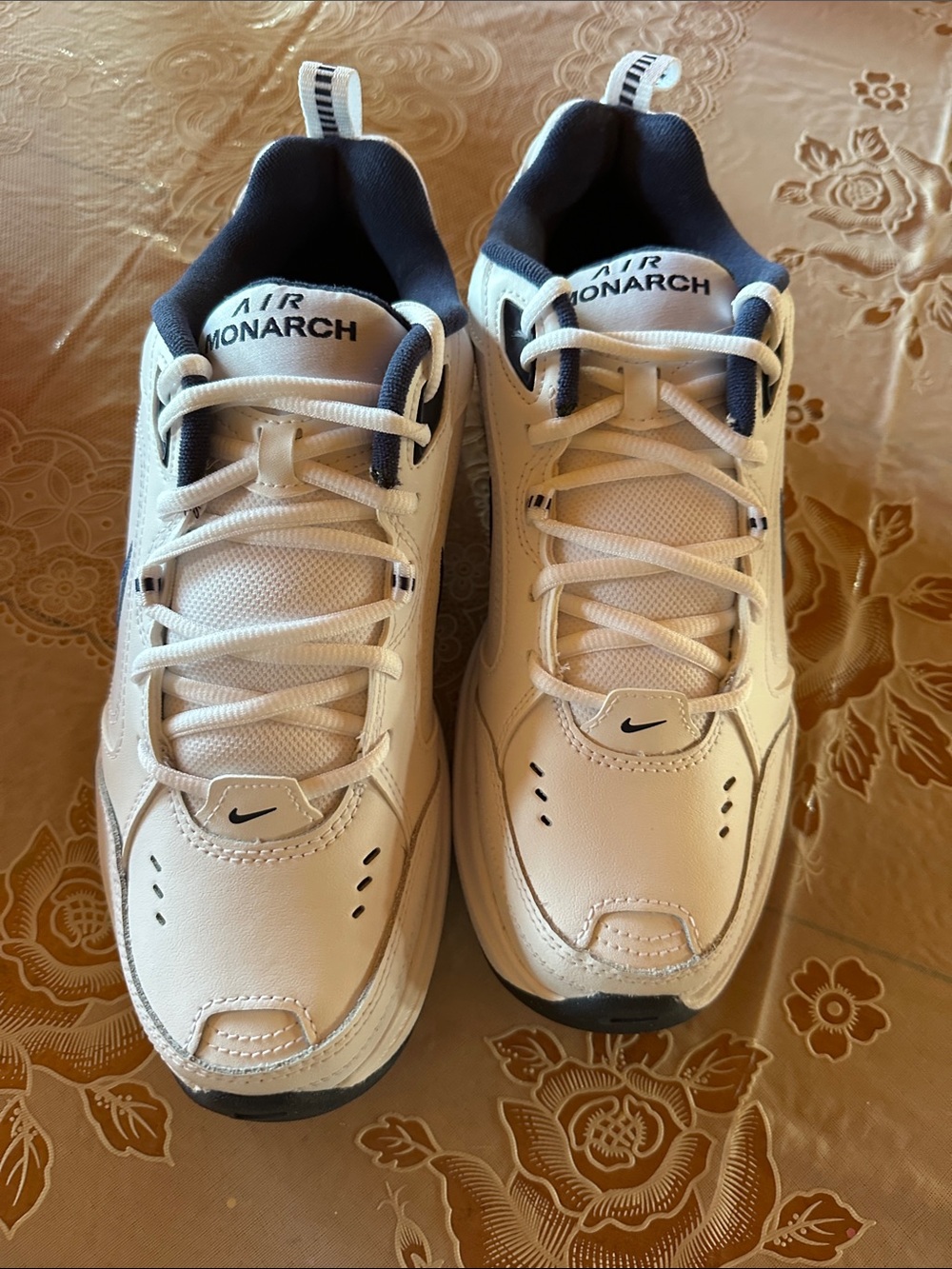 Nike Air Monarch IV sneakers size 9.5 - White / Metallic Silver NWT - Picture 2 of 9
